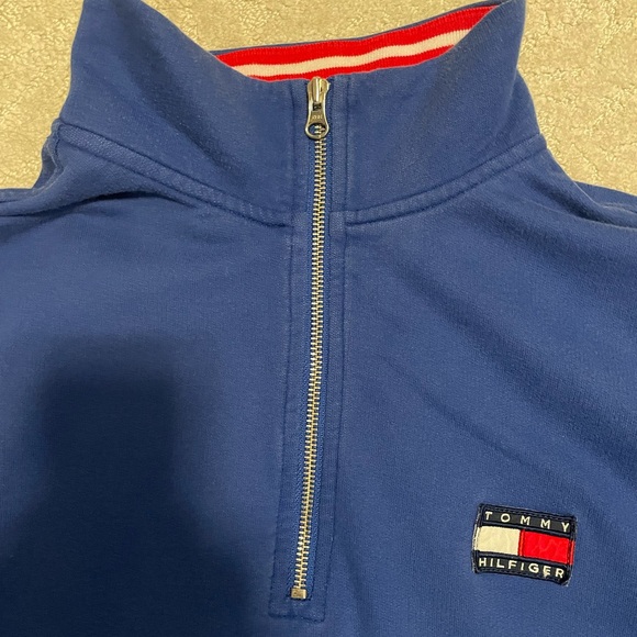 💙Tommy Hilfiger 1/4 zip sweater!💙 - Picture 4 of 7